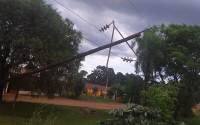 ENERGIA ELÉCTRICA: EL SERVICIO SE VIÓ AFECTADO DEBIDO A LA CAIDA DE POSTES DE ENERGIA DE MISIONES